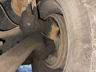 Hendrickson AIRTEK Front Axle Assembly for a Volvo VNL