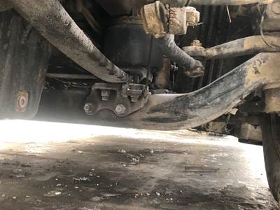 Hendrickson AIRTEK Front Axle Assembly for a Freightliner Cascadia