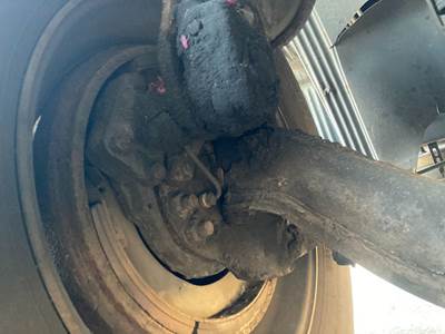 Hendrickson AIRTEK Front Axle Assembly for a Volvo VNL