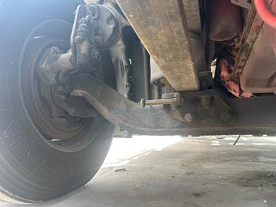 Hendrickson AIRTEK Front Axle Assembly for a Freightliner Cascadia
