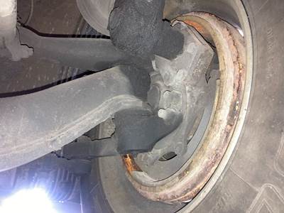 Hendrickson SOFTEK Front Axle Assembly for a Volvo VNL