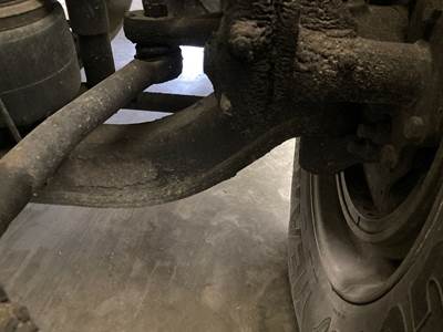 Hendrickson SOFTEK Front Axle Assembly for a Freightliner Cascadia