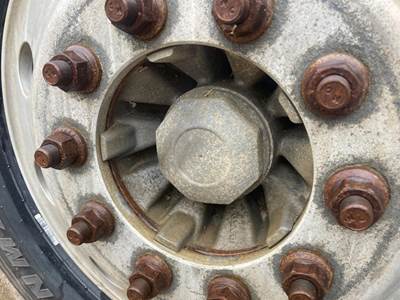 Hendrickson SOFTEK Front Axle Assembly for a Volvo VNL