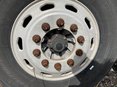 Hendrickson STK120 Front Axle Assembly for a Freightliner Columbia 120