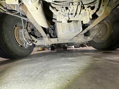 Hendrickson STK120 Front Axle Assembly for a Freightliner Columbia 120