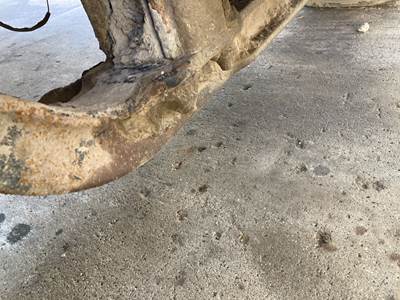 Meritor FD961 Front Axle Assembly for a Freightliner Columbia 120