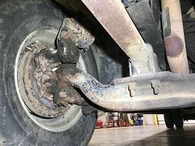 Meritor FD965 Front Axle Assembly for a Freightliner FL70