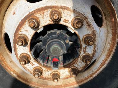 Meritor FF961 Front Axle Assembly for a Freightliner FLD120