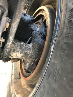 Meritor FF961 Front Axle Assembly for a Freightliner Classic XL