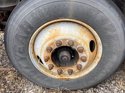 Meritor FF961 Front Axle Assembly for a Volvo VNM