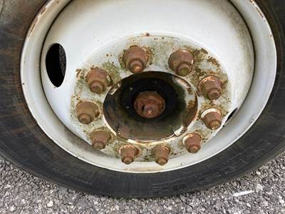 Meritor FF961 Front Axle Assembly for a Freightliner FLD120