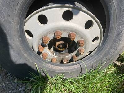 Meritor FF961 Front Axle Assembly for a Freightliner FLD120