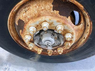 Meritor FF961 Front Axle Assembly for a Freightliner FL80