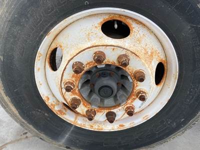 Meritor FF961 Front Axle Assembly for a Freightliner FL70