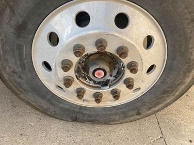 Meritor FF961 Front Axle Assembly for a Freightliner FLD120