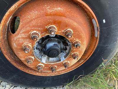 Meritor FF961 Front Axle Assembly for a Freightliner FL70