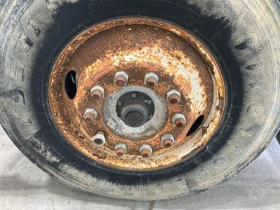 Meritor FF961 Front Axle Assembly for a Freightliner FLD120