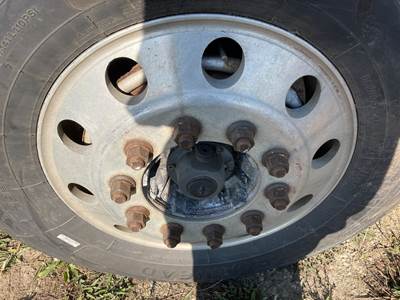 Meritor FF961 Front Axle Assembly for a Freightliner C120 Century