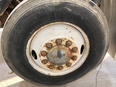 Meritor FF961 Front Axle Assembly for a Freightliner FLD120