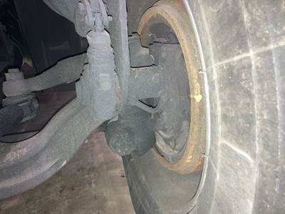 Meritor FF961 Front Axle Assembly for a Freightliner Columbia 120