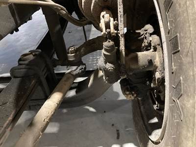 Meritor FF961 Front Axle Assembly for a Freightliner FL70