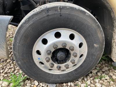 Meritor FF961 Front Axle Assembly for a Freightliner Columbia 120