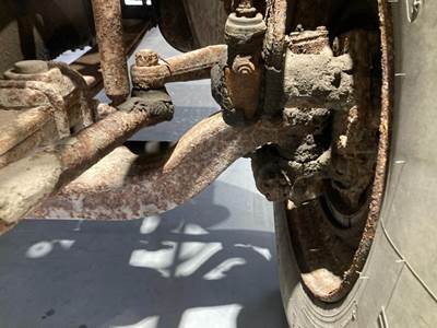 Meritor FF961 Front Axle Assembly for a Freightliner FL70