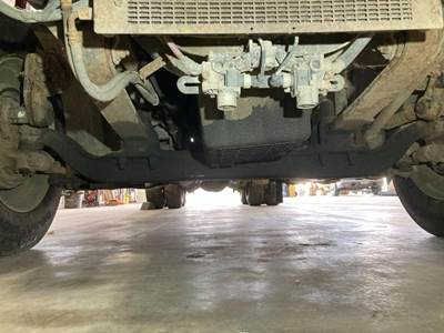 Meritor FF961 Front Axle Assembly for a Freightliner Columbia 120