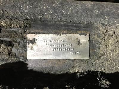 Meritor FF961 Front Axle Assembly for a Freightliner FLD112