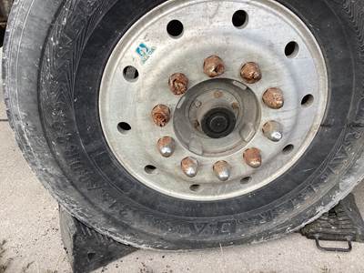 Meritor FF961 Front Axle Assembly for a Freightliner FLD120