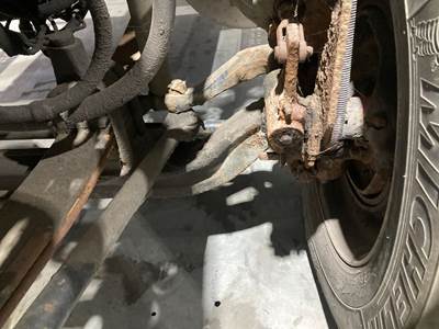 Meritor FF961 Front Axle Assembly for a Freightliner FLD112