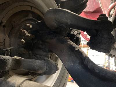 Meritor FF961 Front Axle Assembly for a Freightliner Columbia 120