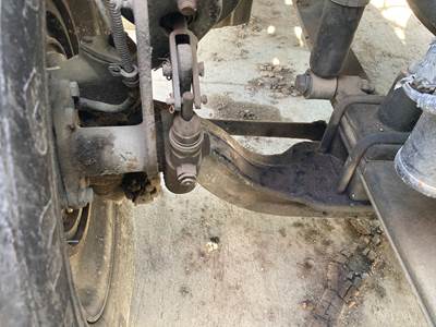 Meritor FF961 Front Axle Assembly for a Freightliner C120 Century