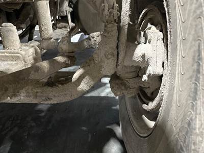 Meritor FF961 Front Axle Assembly for a Freightliner Columbia 120