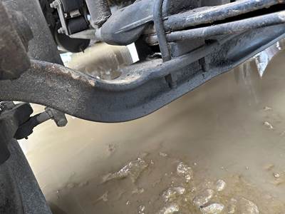 Meritor FF961 Front Axle Assembly for a Freightliner Columbia 120