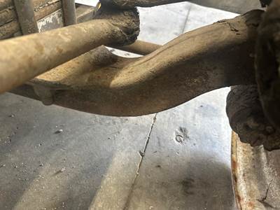 Meritor FF961 Front Axle Assembly for a Freightliner FLD120