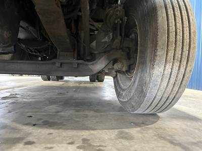 Meritor FF961 Front Axle Assembly for a Freightliner FLD120