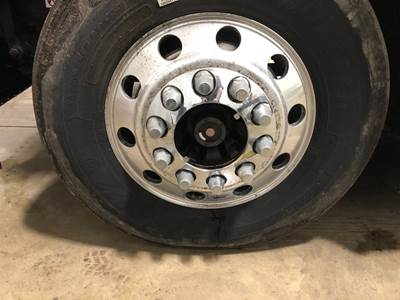 Meritor FF967 Front Axle Assembly for a Volvo VNL