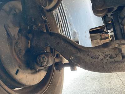 Meritor FF967 Front Axle Assembly for a Volvo VNL