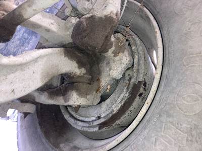 Meritor FF981 Front Axle Assembly for a Mack CH