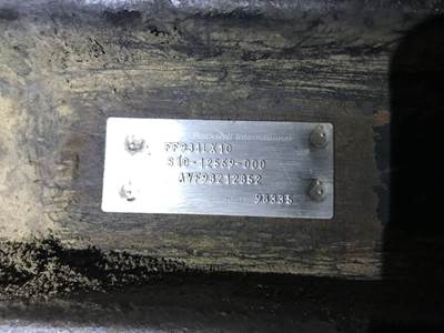 Meritor FF981 Front Axle Assembly for a Freightliner FLD120