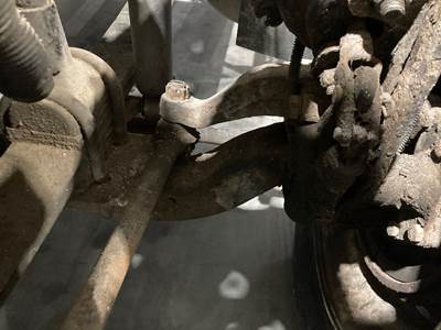 Meritor FF981 Front Axle Assembly for a Freightliner FLD120