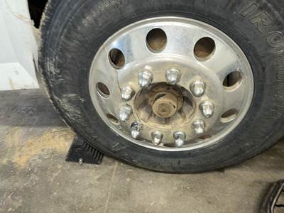 Meritor FG943 Front Axle Assembly for a Volvo VNL