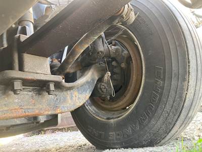 Meritor MFS-12 Front Axle Assembly for a Freightliner Cascadia