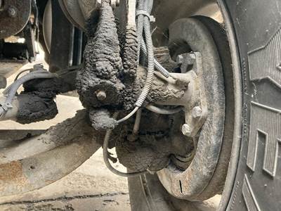 Meritor MFS-12 Front Axle Assembly for a Freightliner Cascadia