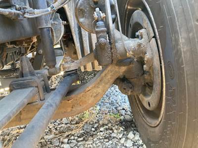 Meritor MFS-12E Front Axle Assembly for a Freightliner Cascadia