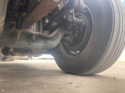 Meritor MFS-13 Front Axle Assembly for a Freightliner Cascadia