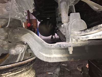 Meritor MFS-13 Front Axle Assembly for a Peterbilt 579