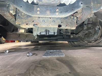 Meritor MFS-13 Front Axle Assembly for a Freightliner 122SD