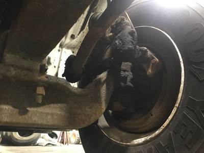 Meritor MFS-14 Front Axle Assembly for a Freightliner M2 106